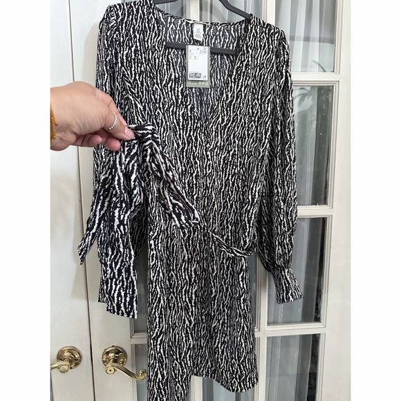 Black and White Patterned Women's Dress - Picture 3 of 5